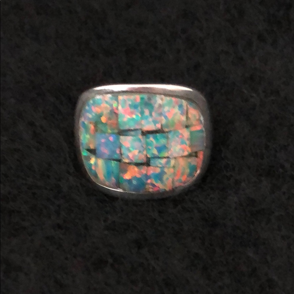 VINTAGE STERLING SILVER RING WITH OPAL INLAID